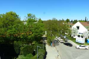 Helle 3,5-Zi.-Altbauwohnung mit Balkon, Kaminofen & unverbaubarem Weitblick in Sendling – Holsteiner Str. -, 81377 Am Waldfriedhof, München – Vorschaubild 2