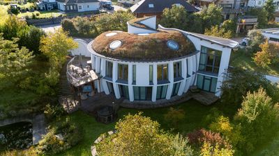 Architektonisches Unikat, ca. 536m² WFL/NFL, mit Wellnessbereich und Schwimmteich in Boppard
