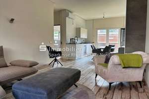 Design trifft Komfort: Kernsanierte EG-Wohnung mit Terrasse & Carport