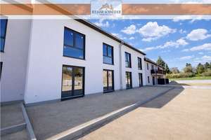 Fertigstellung Frühjahr 2026!Modernes Wohnen im Grünen–Großzügiges Reihenhaus mit Carport & Terrasse – Die vollständige Adresse der Immobilie erhältst du vom Anbieter., 4651 Bad Lausick – Vorschaubild 1