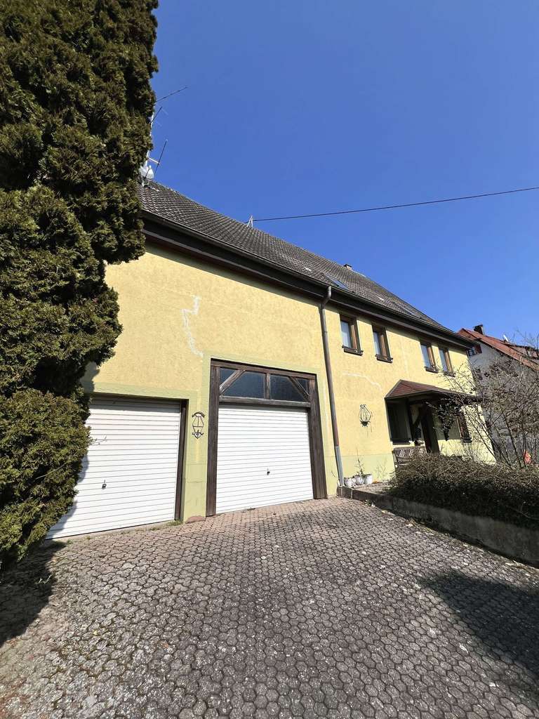 Immobilie in Starzach - Wohnhaus mit Scheune, Garagen u. großem Hof - Bild 3