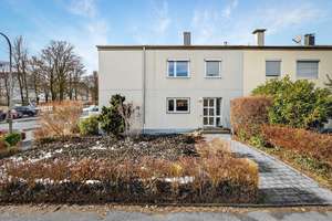 Charmantes Reiheneckhaus mit Garten - Ihr Projekt mit Perspektive in Ulm-Böfingen – Die vollständige Adresse der Immobilie erhältst du vom Anbieter., 89075 Böfingen, Ulm – Vorschaubild 2