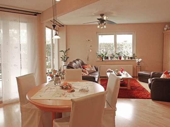 Moderne 3-Zim.-Wohnung mit PKW-Stellplatz und Garten - Bild 2