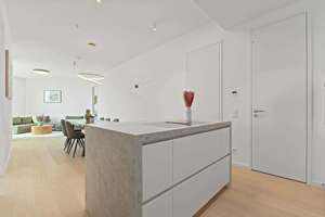 Luxuriöse 3-Zimmer-Wohnung mit Loggia im FOUR – 60315 Innenstadt, Frankfurt am Main – Vorschaubild 7