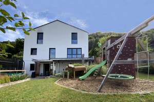 Einfamilienhaus mit Einliegerwohnung in Kipfenberg-Arnsberg - Wohnen, wo andere Urlaub machen – Die vollständige Adresse der Immobilie erhältst du vom Anbieter., 85110 Kipfenberg – Vorschaubild 2