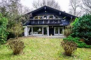 Großzügiges Einfamilienhaus mit Innen-Pool, Kamin und Sauna