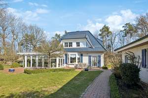 Traumhaftes Haus mit großem Wintergarten und Waldgrundstück