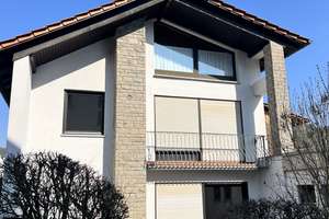 Einfamilienhaus mit Einliegerwohnung und 2 Garagen – Die vollständige Adresse der Immobilie erhältst du vom Anbieter., 97688 Bad Kissingen – Vorschaubild 1