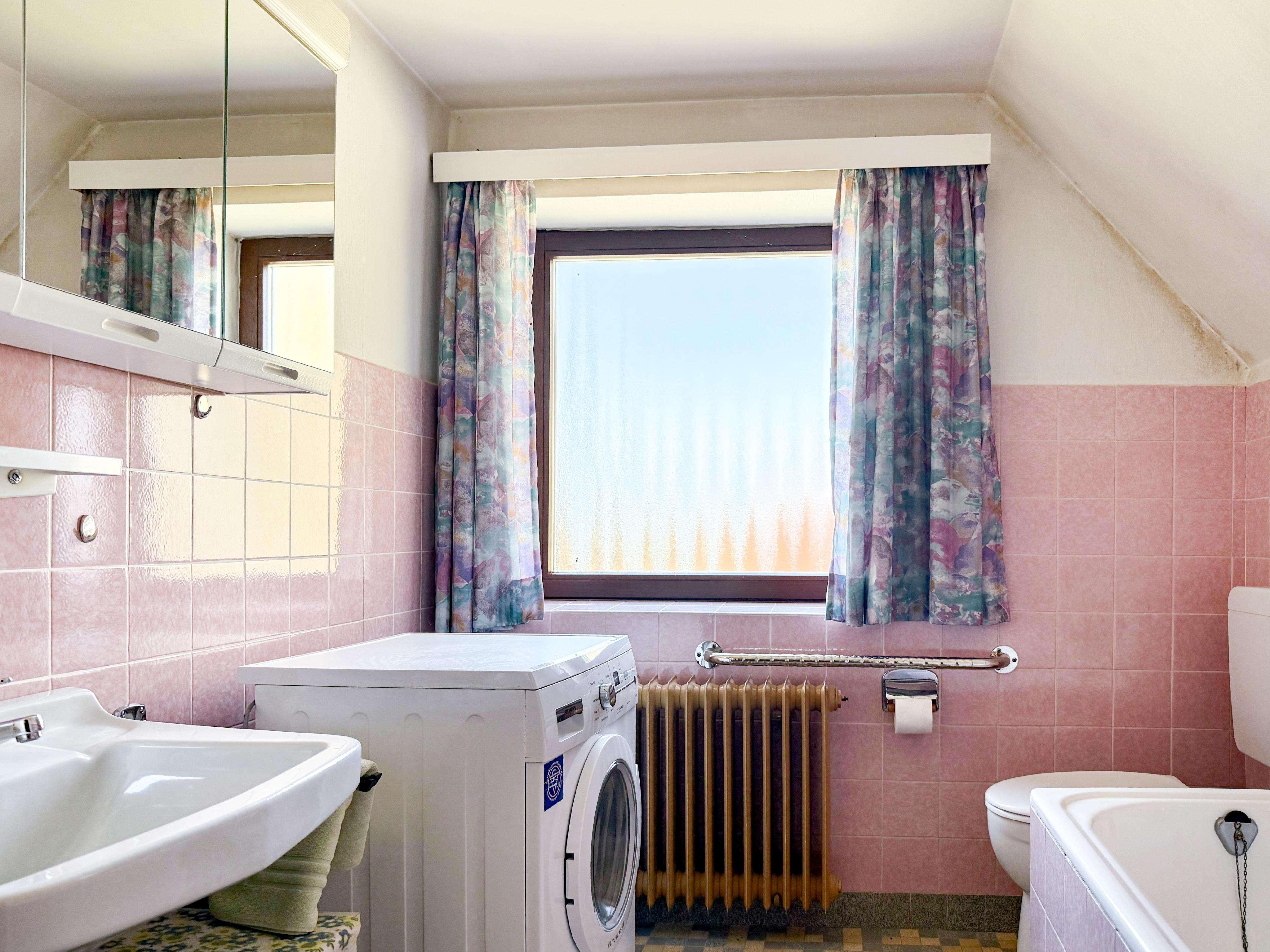 Immobilie in Bosau - Lage mit Aussicht - Älteres Familienhaus mit Gestaltungsspielraum - Bild 2