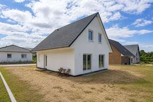 Neubau trifft Natur – Einfamilienhaus mit hochwertiger Ausstattung