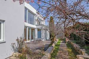 Großzügige 2-Zimmer-Wohnung mit Garten Nähe Baggersee