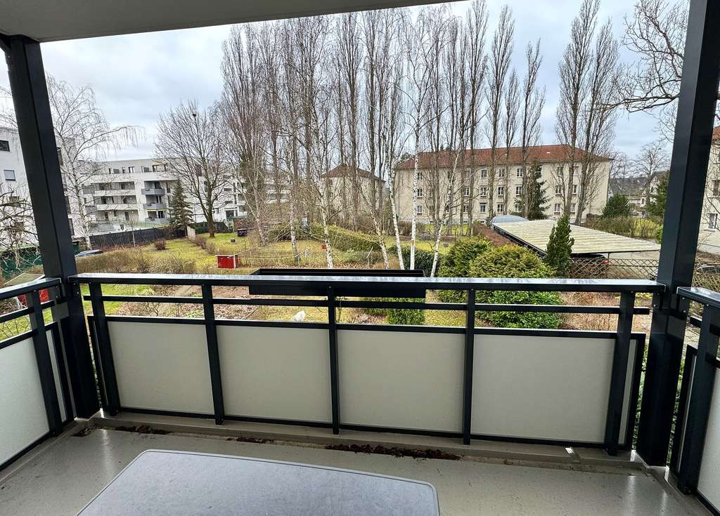 Immobilie in Hennigsdorf - Viel Platz fürs Leben: elegante 120 m² Wohnung mit Balkon, Garten, Carport & Einbauküche - Bild 3