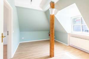 Ideale Kapitalanlage: Großzügige 3,5-Zimmer-Dachgeschosswohnung mit PKW-Stellplatz in Wellingdorf – Die vollständige Adresse der Immobilie erhältst du vom Anbieter., 24148 Wellingdorf, Kiel – Vorschaubild 4