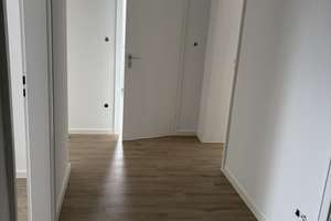 neu modernisierte 3-Zi-Whg. mit Bad, Gäste-WC und Balkon – Hagebuttenweg 15, 30657 Sahlkamp, Hannover – Vorschaubild 2