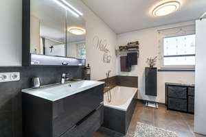 Neuwertiges modernes Townhouse in KFW 40 Standard A+ mit hübscher Terrasse und 2 Stellplätzen – Die vollständige Adresse der Immobilie erhältst du vom Anbieter., 23866 Nahe – Vorschaubild 18