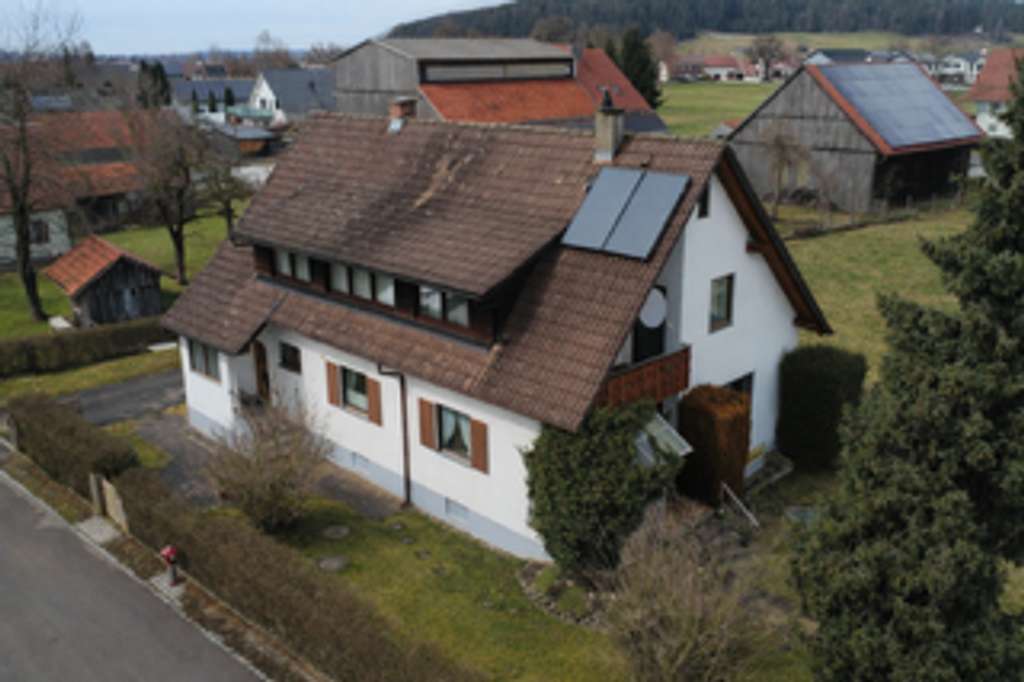 Immobilie in Westerheim - Ländliche Idylle: Wohnhaus mit großem Grundstück und Potenzial zur Erweiterung - Bild 0