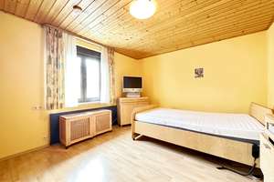 Doppelhaushälfte mit 3 Garagen, Wintergarten, Balkon und kleinem Garten! In guter Lage, Stadtteil Gl – Die vollständige Adresse der Immobilie erhältst du vom Anbieter., 95447 Glocke/Saas, Bayreuth – Vorschaubild 5