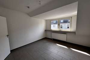 Modernisierte 2-Zimmer-Dachgeschosswohnung in Duisburg – Fischerstrasse 65, 47055 Wanheimerort, Duisburg – Vorschaubild 2