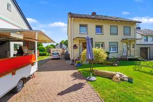 Familientraum mit Pool und Garten – großzügige Doppelhaushälfte in begehrter Lage von  Bad Münder