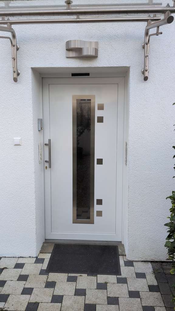 Immobilie in Neuffen - Provisionsfrei: Haus in Haus mit zwei Eigentumswohnungen - Bild 2