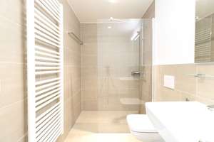 Sonnenverwöhnte 1-Zimmerwohnung mit eleganter Markenküche & gemütlicher Loggia! – Rottendorfer Straße 65, 97074 Frauenland, Würzburg – Vorschaubild 5