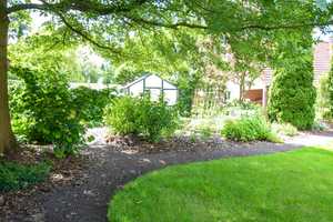 *** Traumhafter Garten mit Traumhaus ***
Eltern und Kinder werden dieses Haus lieben – Leer (Kreis) – Vorschaubild 88