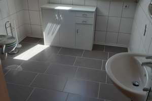 Möblierte 2-Zimmer-Wohnung zu vermieten mit Einbauküche, Garage – Ellholzweg 4, 90518 Altdorf bei Nürnberg – Vorschaubild 8