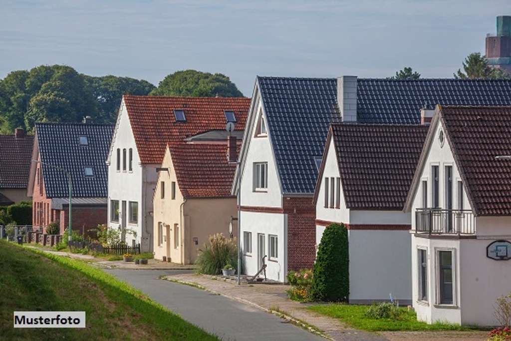 Immobilie in Dietzhölztal - 1- bis 3-Familienhaus nebst Garage - Bild 0