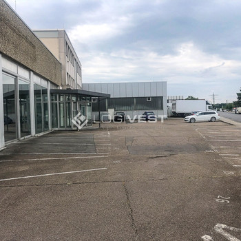zentral gelegene moderne Lagerhalle / ebenerdig