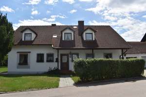 RG-Immobilien - Großes EFH oder ZFH in 85445 Schwaig mit großem Grundstück, Nähe Flughafen – Hochstr. 17, 85445 Oberding – Vorschaubild 1