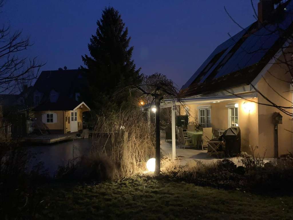 Immobilie in Althegnenberg - Wohnen wie im Urlaub: Einfamilienhaus mit Schwimmteich, Traumgarten und überdachter Terrasse - Bild 3