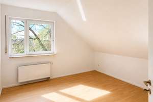 Helle Dachgeschosswohnung mit Südbalkon und Blick ins Grüne – Die vollständige Adresse der Immobilie erhältst du vom Anbieter., 30559 Anderten, Hannover – Vorschaubild 3