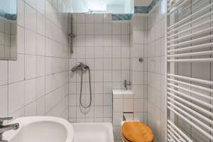 Lichtdurchflutete Altbauwohnung mit Balkon im Herzen des Rheingauviertels – Rheingaustraße 16, 12161 Friedenau, Berlin – Vorschaubild 8