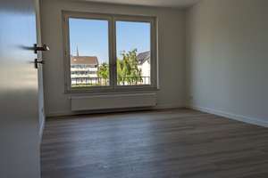 Ruhige, helle, zentrale 3-ZKDB-Wohnung mit kleinem Balkon, Blick ins Grüne nahe KR - City – Die vollständige Adresse der Immobilie erhältst du vom Anbieter., 47798 Stadtmitte, Krefeld – Vorschaubild 5