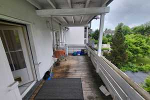 Renovierungsbedürftige Wohnung mit großem Balkon & Gartennutzung – 2 Monate mietfrei + keine Kaution – Kniebisstr. 15, 76199 Karlsruhe – Vorschaubild 1