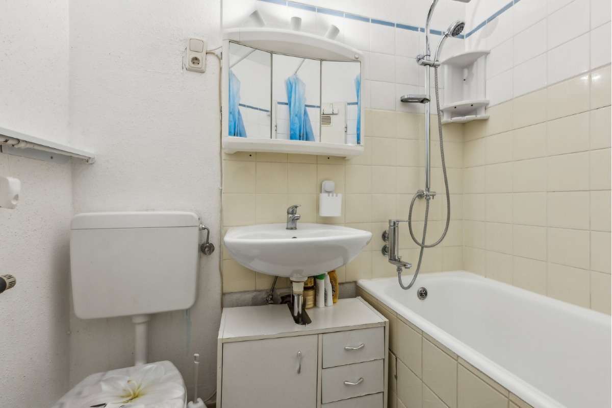 Immobilie in Schwalbach - 2-Zimmer-Eigentumswohnung mit Balkon und klassischem Schnitt - Bild 2