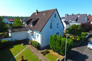 2-Familienhaus im Zentrum von Braunfels mit großem Grundstück – Die vollständige Adresse der Immobilie erhältst du vom Anbieter., 35619 Braunfels – Vorschaubild 2