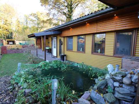 Charmantes Einfamilien Ferienhaus In Seenahe