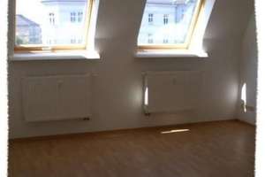 3-Zimmer-Wohnung in Zwickau mit riesigem Südbalkon, hübsch und zentrumsnach, zu vermieten! – Schumannplatz 8, 8056 Innenstadt, Zwickau – Vorschaubild 2