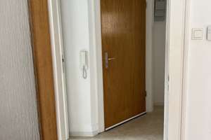 Lichtdurchflutete 3 - Zimmer DG Wohnung in Stuttgart Süd  – Die vollständige Adresse der Immobilie erhältst du vom Anbieter., 70199 Heslach, Stuttgart – Vorschaubild 2