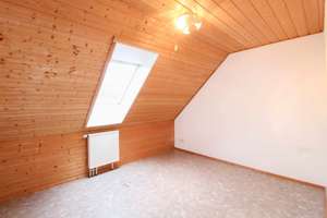 Zweifamilienhaus mit Potenzial, viel Nutzfläche und Garten in naturhafter Lage in Feldmoching! – Die vollständige Adresse der Immobilie erhältst du vom Anbieter., 80995 Feldmoching, München – Vorschaubild 7