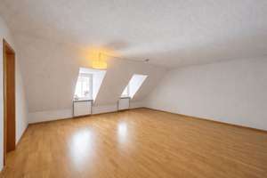 Zum Verkauf: bezugsfreie 2 Zimmer-Dachgeschoss-Wohnung in begehrter Lage von Freiburg – 79098 Altstadt-Ring, Freiburg im Breisgau – Vorschaubild 3