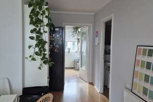 2-Zimmer-Wohnung mit Balkon im Dachgeschoss in Bonn-Zentrum – Die vollständige Adresse der Immobilie erhältst du vom Anbieter., 53111 Bonn-Zentrum, Bonn – Vorschaubild 3