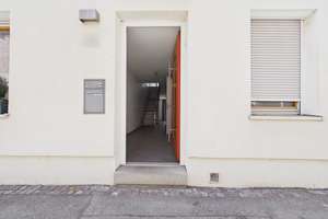 Familienglück im Zentrum – Modernes Stadthaus mit 6 Zi., Terrasse & Dachbalkon | Reutlingen – Die vollständige Adresse der Immobilie erhältst du vom Anbieter., 72764 Reutlingen-Mitte, Reutlingen – Vorschaubild 2