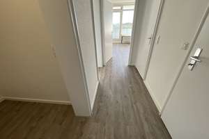 Frisch renovierte 2 Zimmer-Wohnung mit modernisiertem Wannenbad und 2 Balkonen – 22417 Langenhorn, Hamburg – Vorschaubild 6