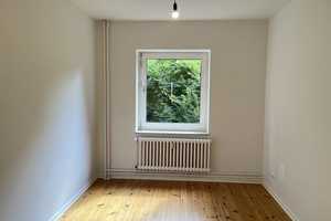 2,5 Zimmerwohnung mit Küchenzeile und Wannenbad – Woermannstraße 12, 24149 Kiel – Vorschaubild 4