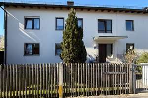 Gepflegtes 3-Parteienhaus auf sonnigem Südgrundstück – Die vollständige Adresse der Immobilie erhältst du vom Anbieter., 81825 Gartenstadt Trudering, München – Vorschaubild 1