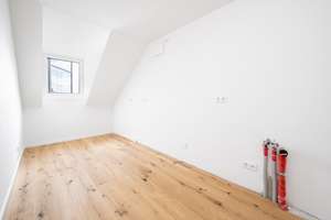 Exklusive 3‑Zi.-DG-Wohnung mit Stellplatz & Balkon in top sanierter Stadtvilla nahe City‑Galerie – Raunerstraße 23, 86153 Am Schäfflerbach, Augsburg – Vorschaubild 10
