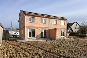 Doppelhaushälfte inklusive Küche, Garage und Stellplätzen mit 4,5 Zimmern in Buttenwiesen *NEUBAU*