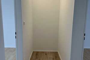 Exklusive 2-Zimmer-Wohnung mit Einbauküche in München – München – Vorschaubild 10